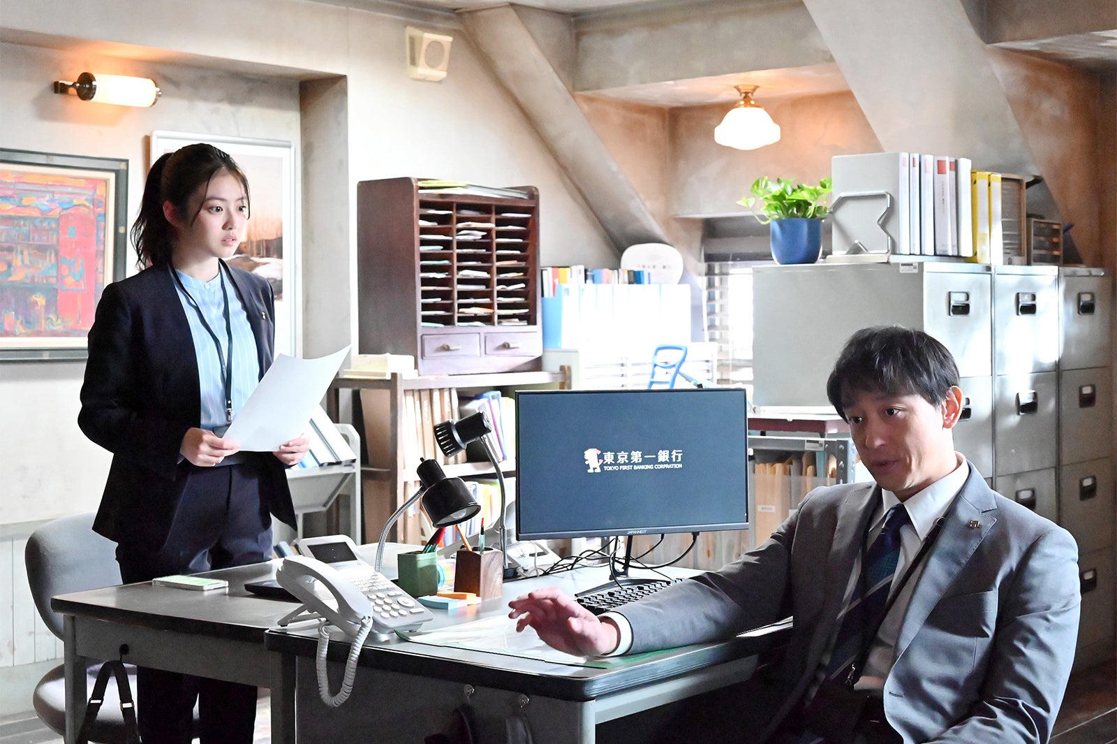 今田美桜、山本耕史「花咲舞が黙ってない」第1話より（C）日本テレビ