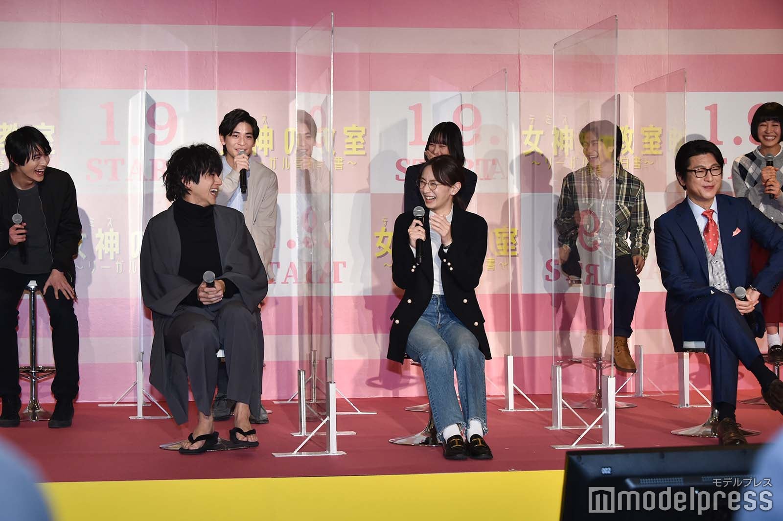 仲良しぶり全開のキャスト陣／（後列左から）前田拳太郎、高橋文哉、南沙良、前田旺志郎、河村花、（前列左から）山田裕貴、北川景子、及川光博 （C）モデルプレス