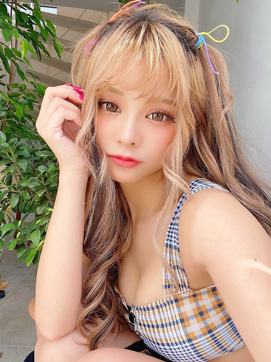 「egg」まぁみ、ふっくら谷間チラ見せSEXYショットに反響「ドキッとする」