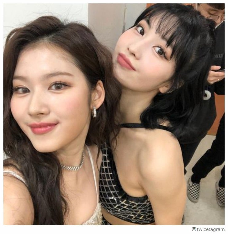 TWICEサナ、モモに感謝「9年目の相方さんいつもありがとう」 JYP入社9年迎え思いつづる