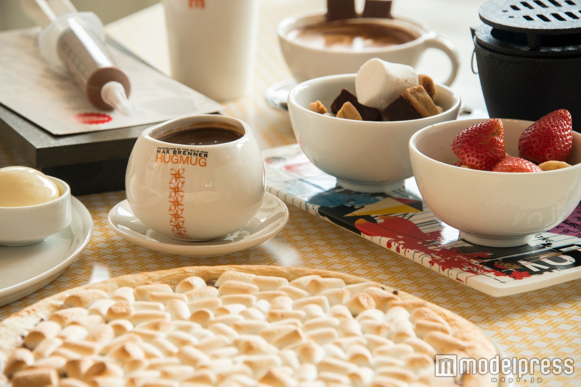 「チョコレート チャンクピザ」2150円（1／2サイズ／1150円、1／6サイズ／420円）／画像提供：TRANSIT