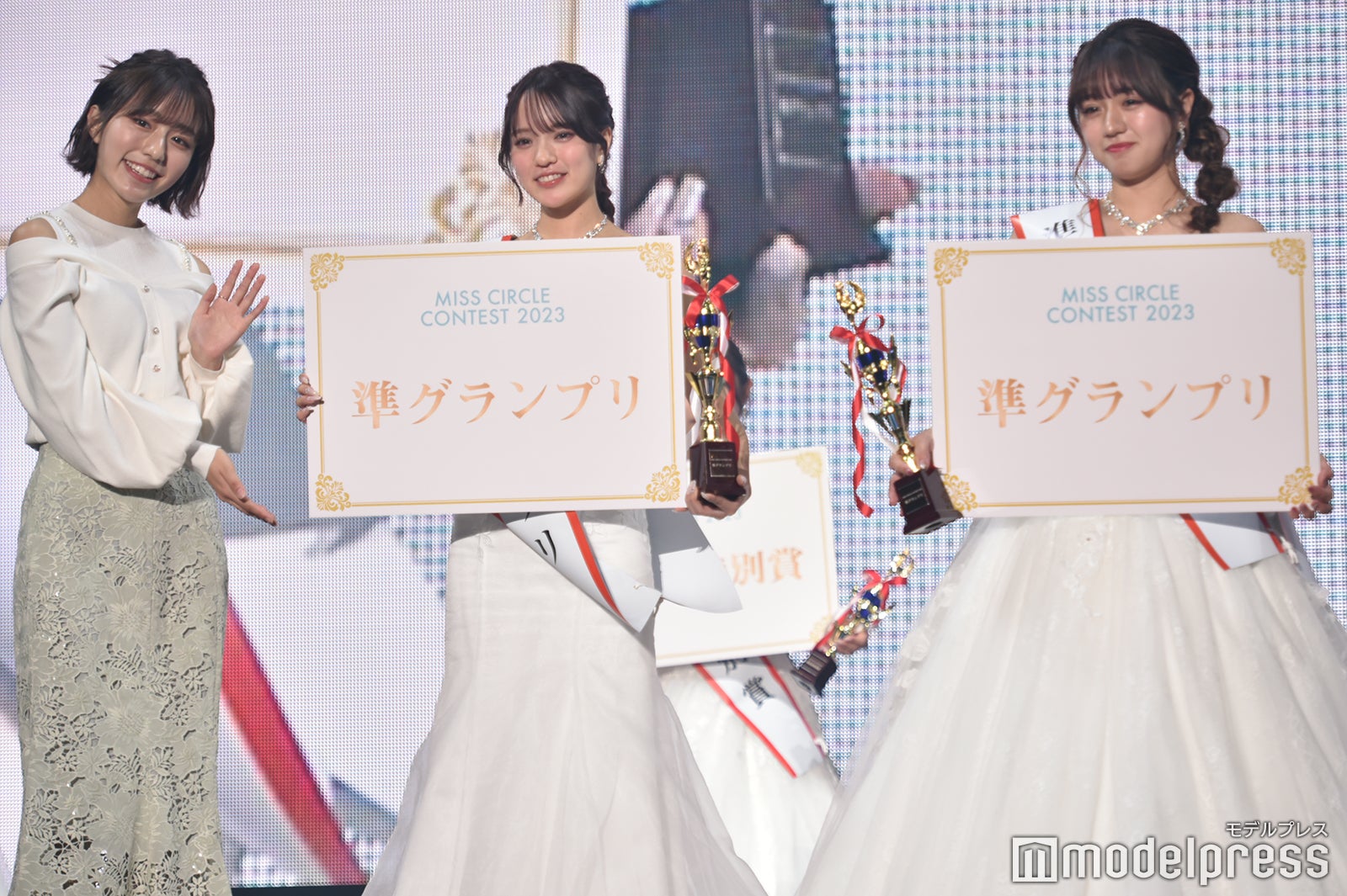 井手美希、粕谷亜理紗さん、吉田優花さん（C）モデルプレス