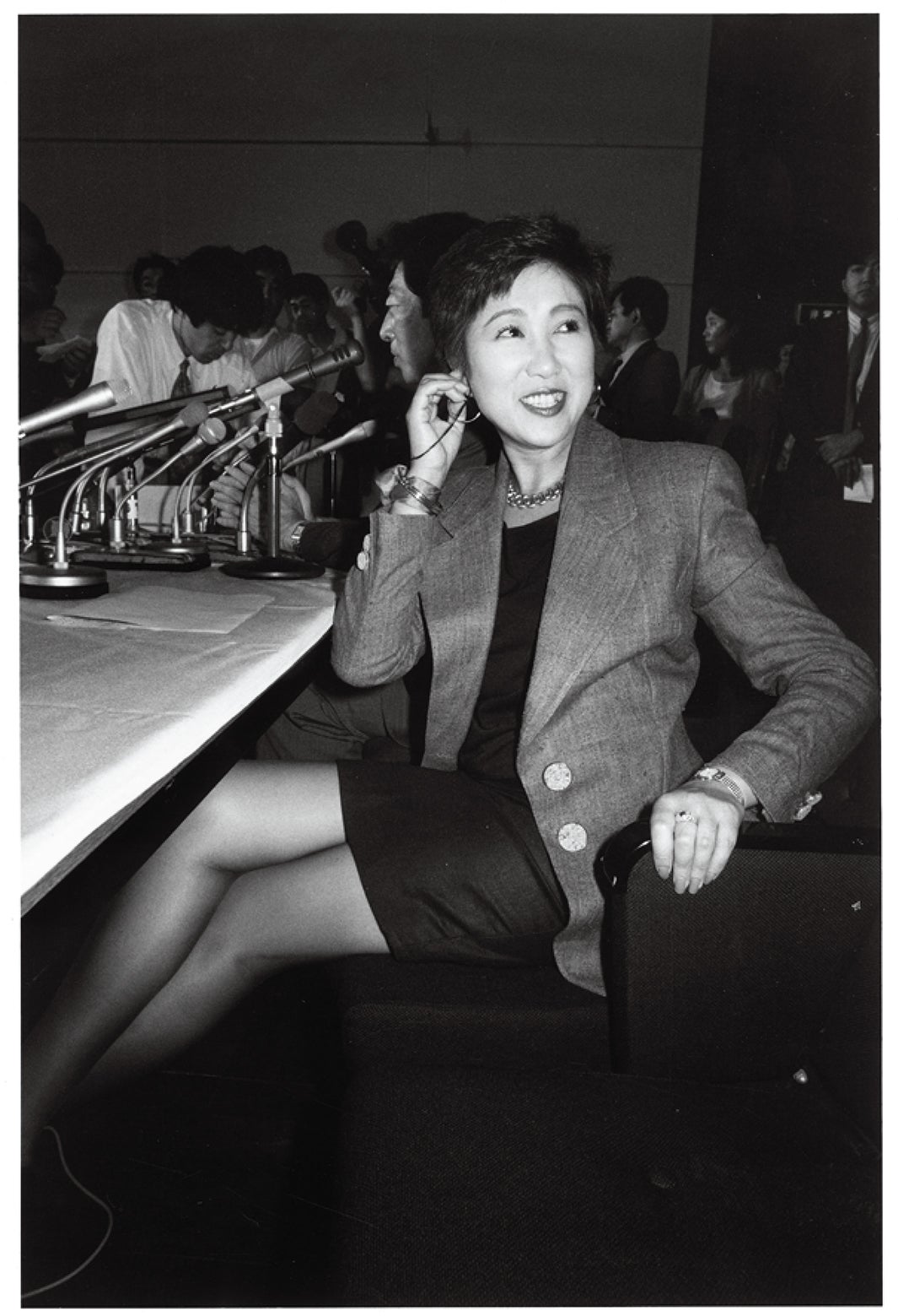 画像6/6) 小池百合子都知事、初写真集が完売店続出の反響 アジアで1番人気のカット公開 - モデルプレス