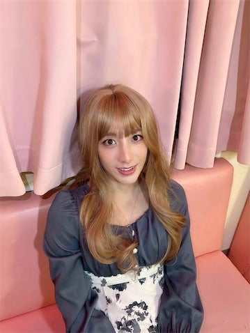 25歳若手俳優が“金髪ギャル”に変身 女装姿が「激カワ」「女子より女子」と話題に