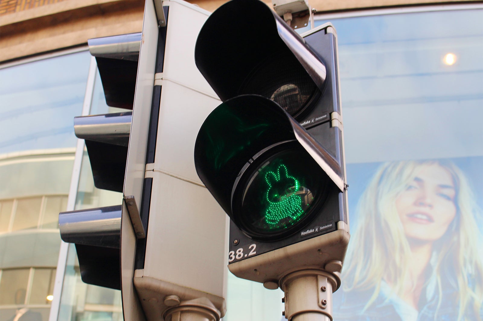 ミッフィーの信号機（提供写真）