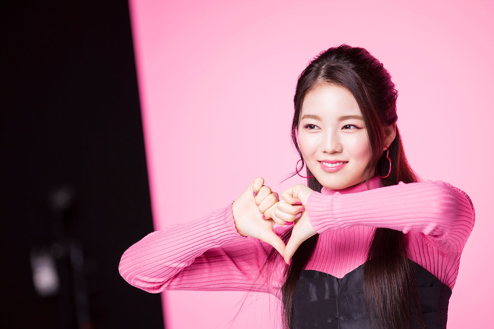 AYAKA／新CM「まつ毛ダンス」篇メイキング（提供写真）