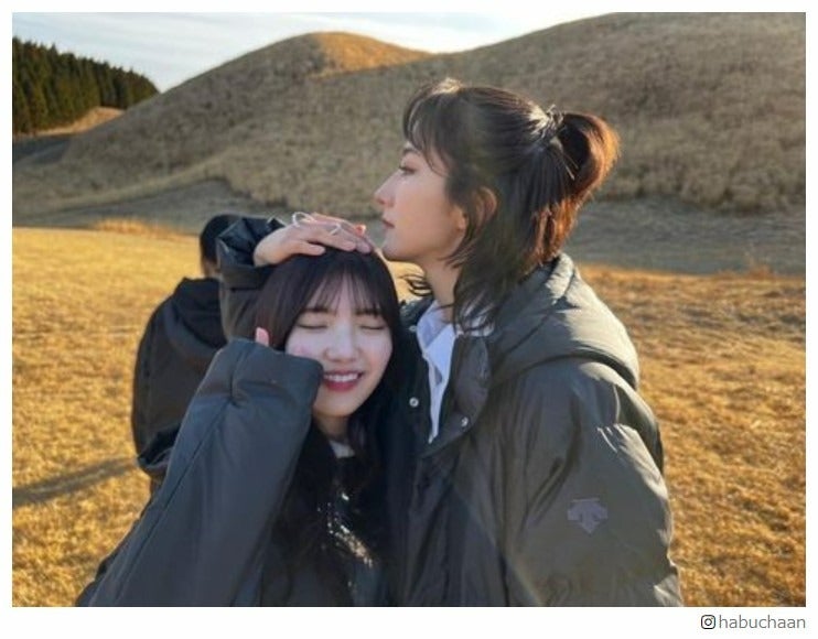 櫻坂46土生瑞穂＆上村莉菜、“身長差”際立つ密着2ショットにファン悶絶「圧倒的カレカノ感」の声