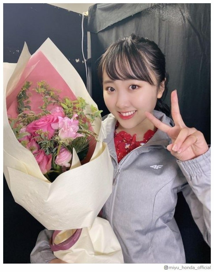 本田望結、華やかな赤衣装でアイスショー出演「可愛すぎる」「素敵」の声