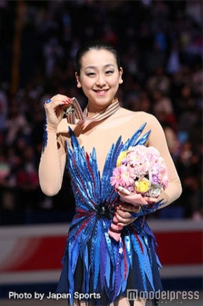 浜崎あゆみ A Best 15周年盤に浅田真央選手 仲里依紗らが解説文寄稿 本人手書き歌詞も公開 モデルプレス