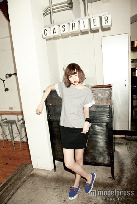 カットワンピースは即効おしゃれ感が出るトレンドアイテム（モデル：玉城ティナ）