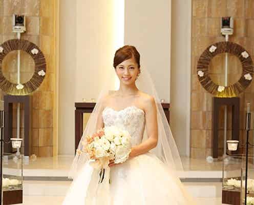 安田美沙子、純白ウエディングドレス姿をお披露目 笑顔溢れるバージンロード