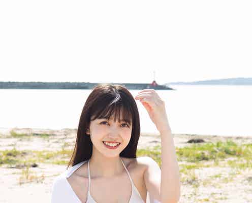 乃木坂46久保史緒里、色白美ボディ&照れ顔にキュン 1st写真集発売前重版決定<交差点>