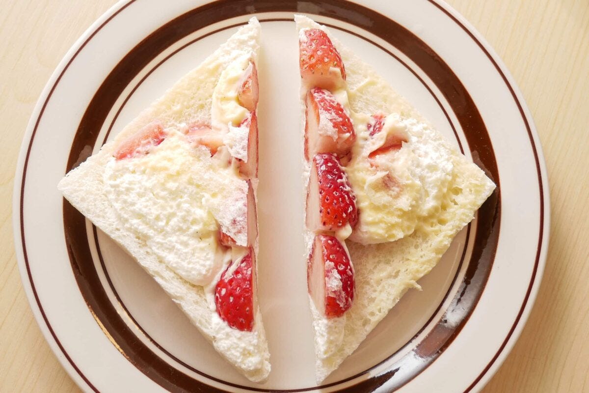期間限定いちごサンド