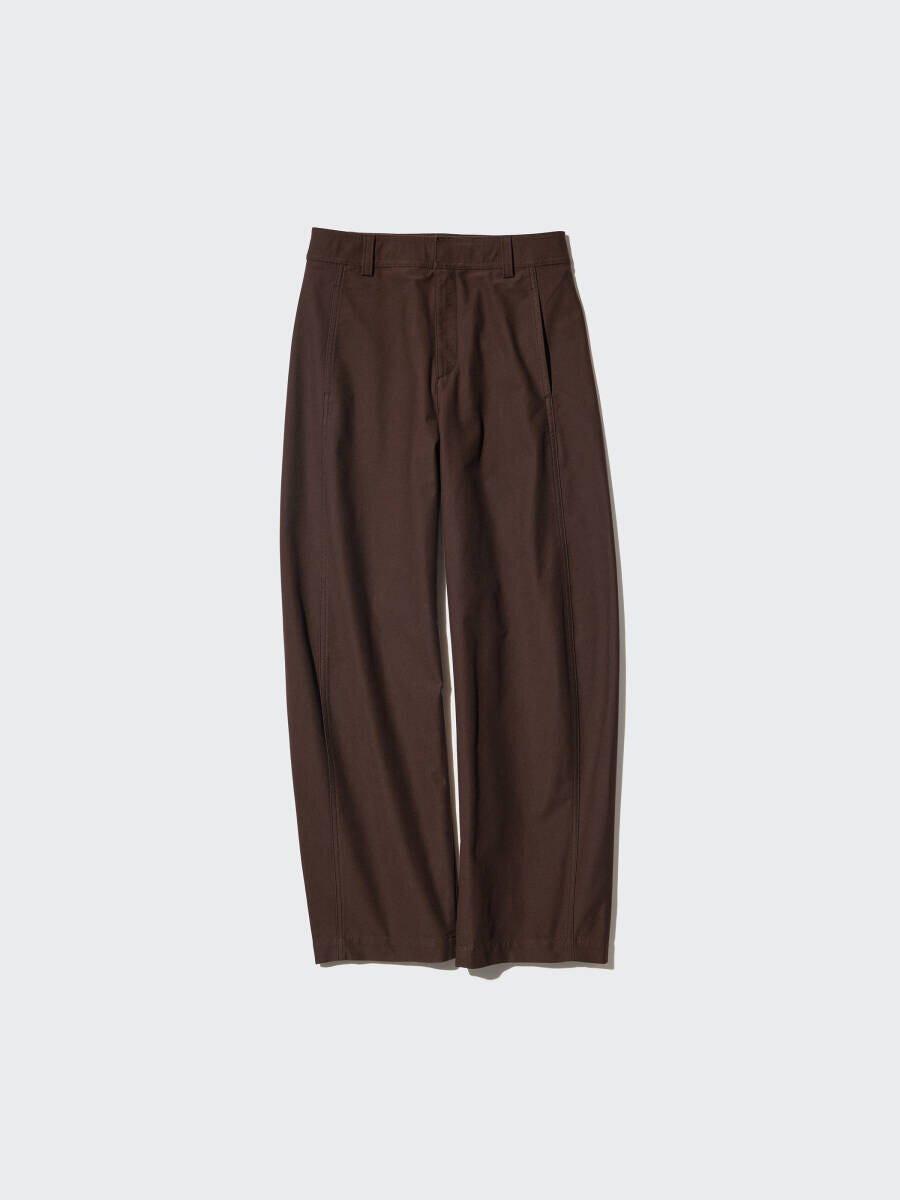 茶色のジャージーバレルレッグパンツが平置きされている 茶色のジャージーバレルレッグパンツが平置きされている
