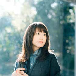 モデルプレス - 有村架純、ふたりきりの散歩中の笑顔が可愛すぎ “一緒にいる目線”の動画公開