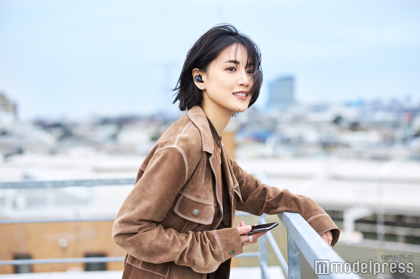 ファッションに馴染むシンプルなデザイン(C)モデルプレス