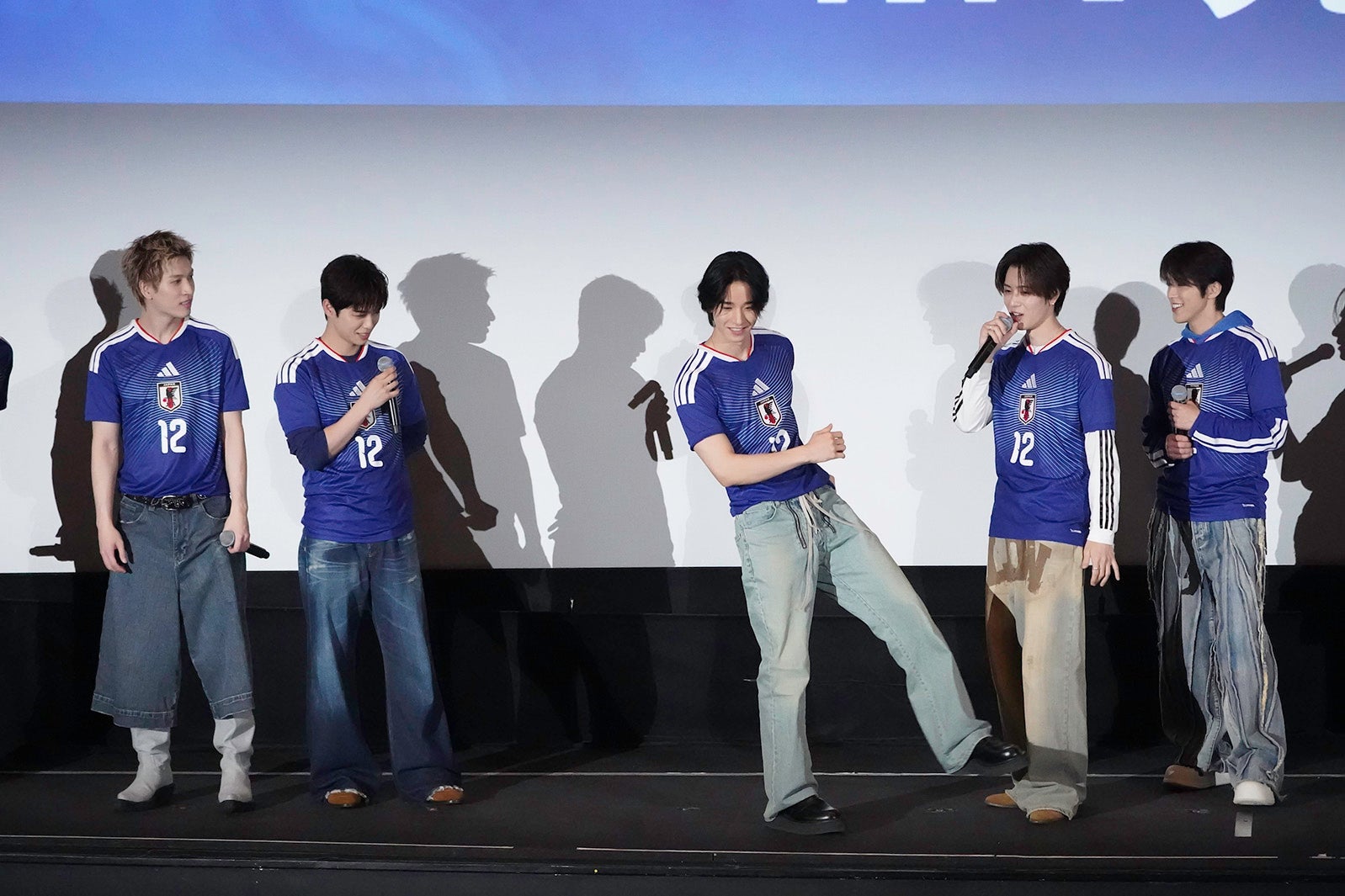 （左から）金城碧海、後藤威尊、佐藤景瑚、佐野雄大、河野純喜（C）LAPONE ENTERTAINMENT