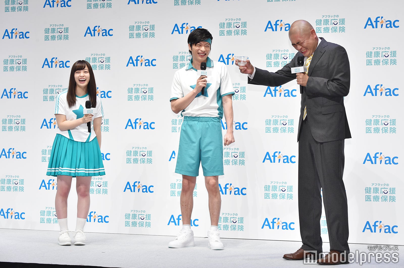 （左から）橋本環奈、田中圭、あばれる君（C）モデルプレス