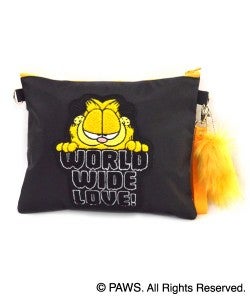 付属のストラップをつければショルダーにもなる2way