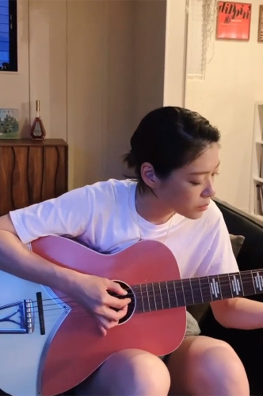 上野樹里、ギター弾き語りで美声披露　夫・和田唱が撮影