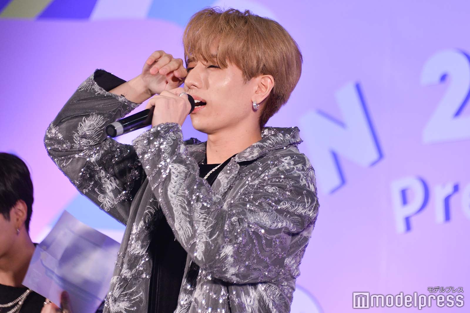 おかえりの一言を披露する浦野秀太 （C）モデルプレス