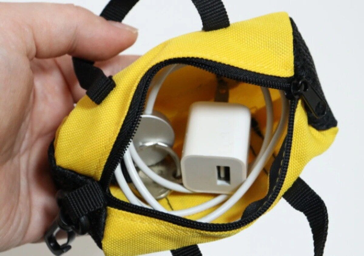 ダイソー　小物ケース　ボストンバッグ　中身