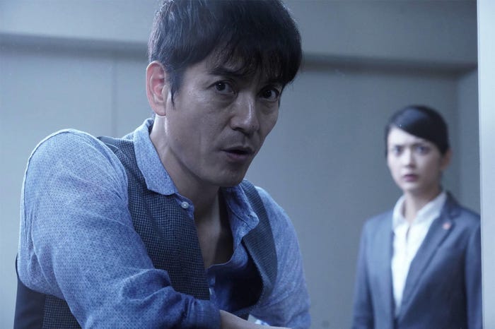 沢村一樹、田中道子/「絶対零度~未然犯罪潜入捜査~」第6話より(C)フジテレビ