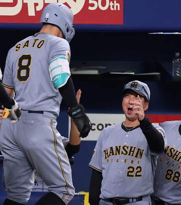 阪神・藤川監督「佐藤のホームランも非常に大きかった」 ドラ1クリーンアップ初の本塁打そろい踏みで圧倒「いい展開で進むこともできました」