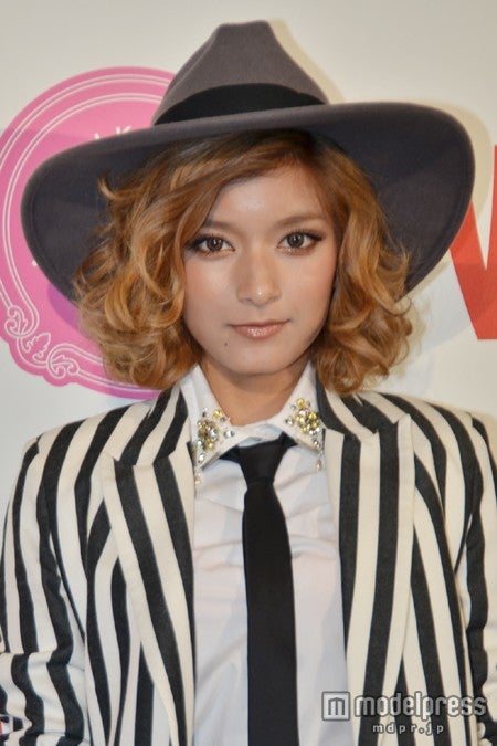 ローラ、恋愛について意味深コメント