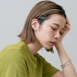 シンプル可愛い! 2020注目の【細めカチューシャ】、もうチェックした?