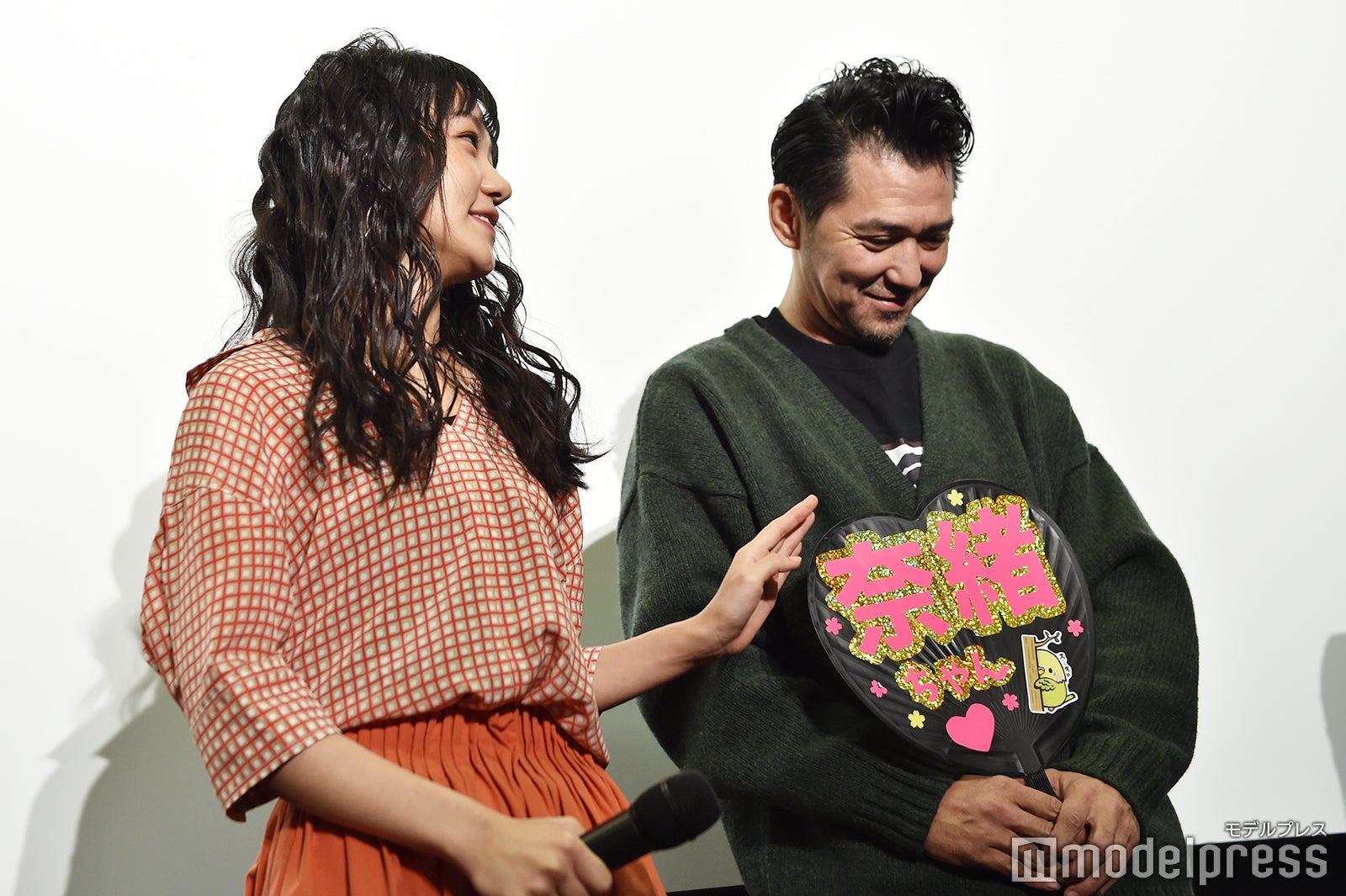 奈緒、村上淳 （C）モデルプレス