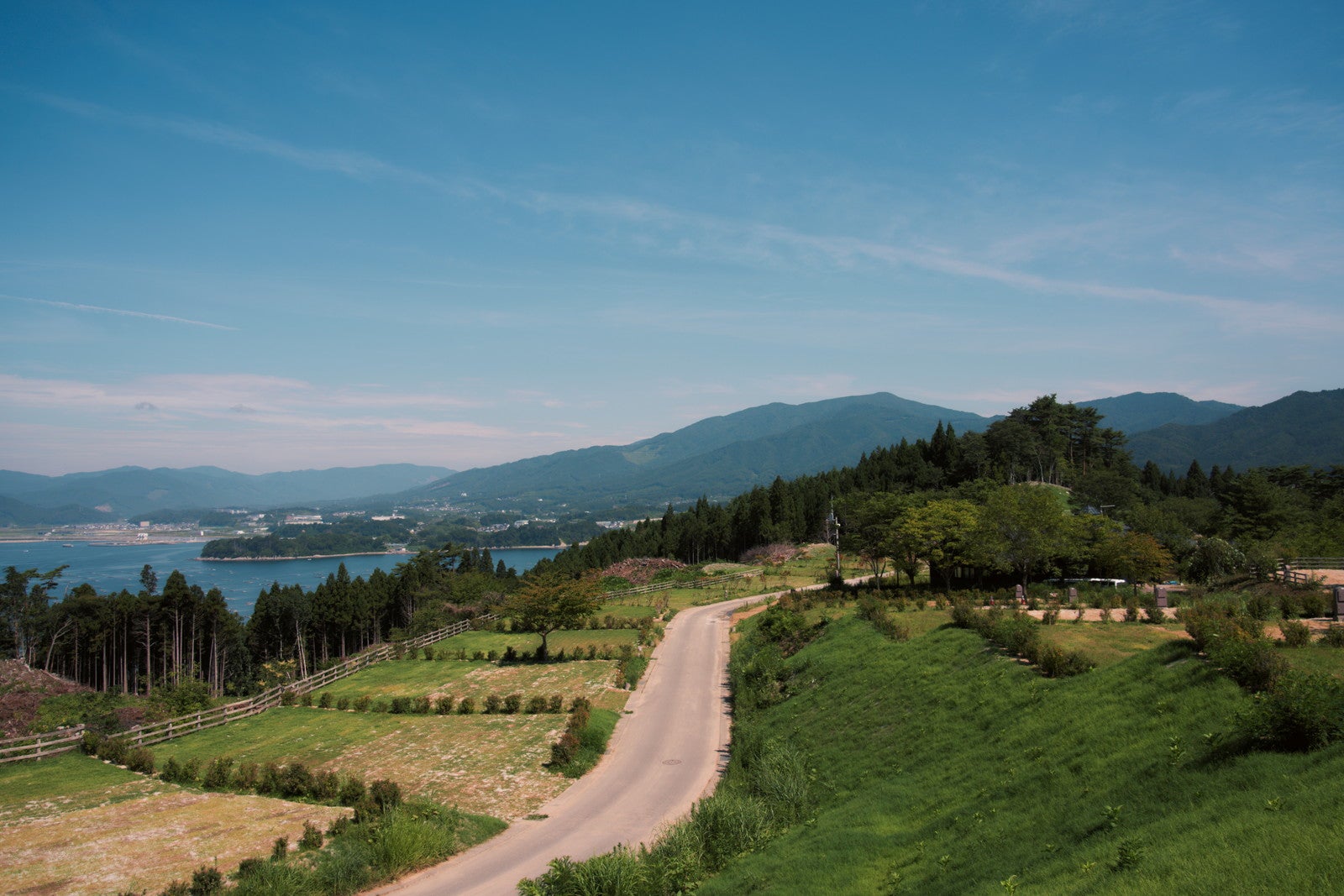 岩手にスノーピーク直営キャンプ場「スノーピーク陸前高田キャンプフィールド」海を眺めるオートサイトやキャビンも