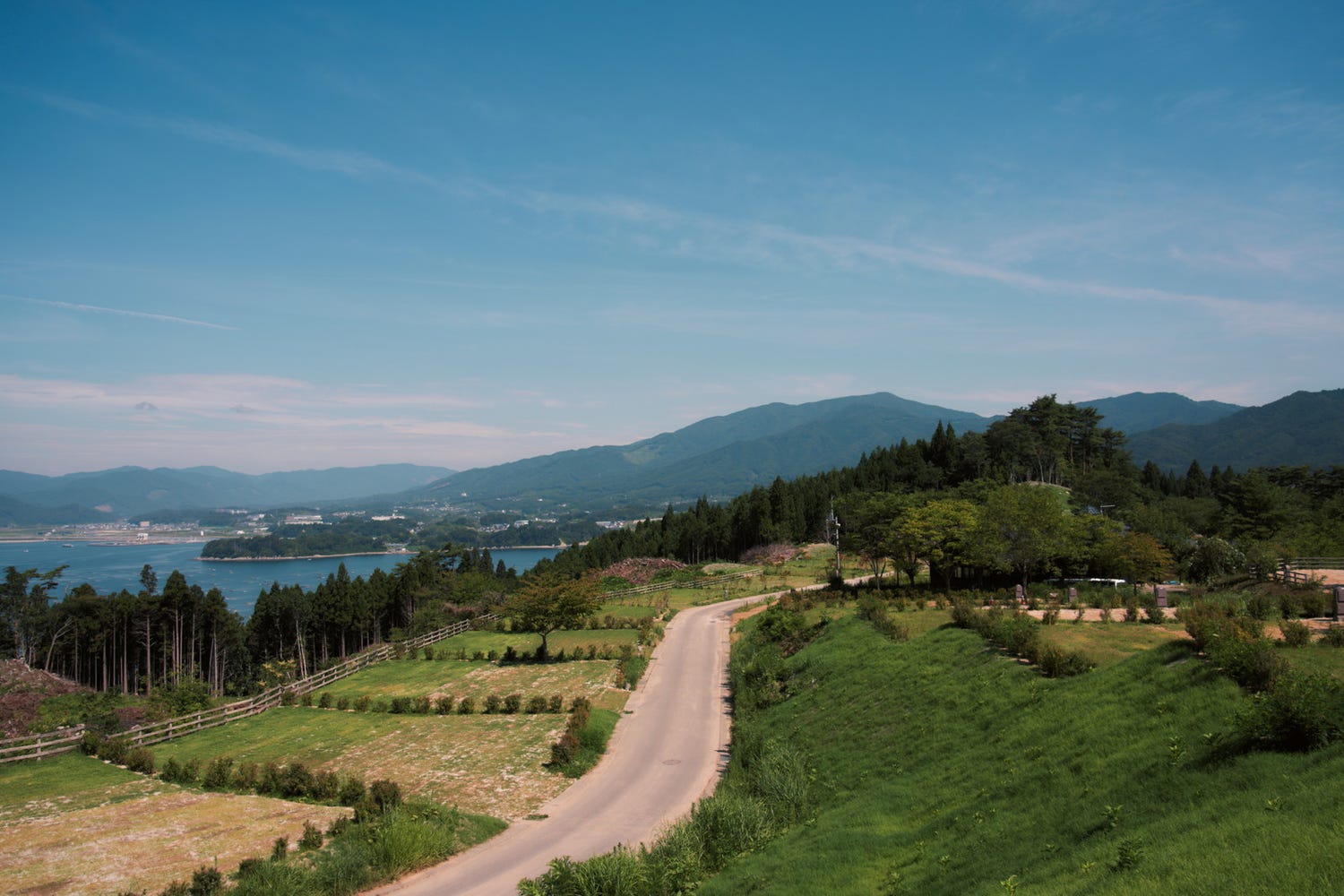 岩手にスノーピーク直営キャンプ場「スノーピーク陸前高田キャンプフィールド」海を眺めるオートサイトやキャビンも