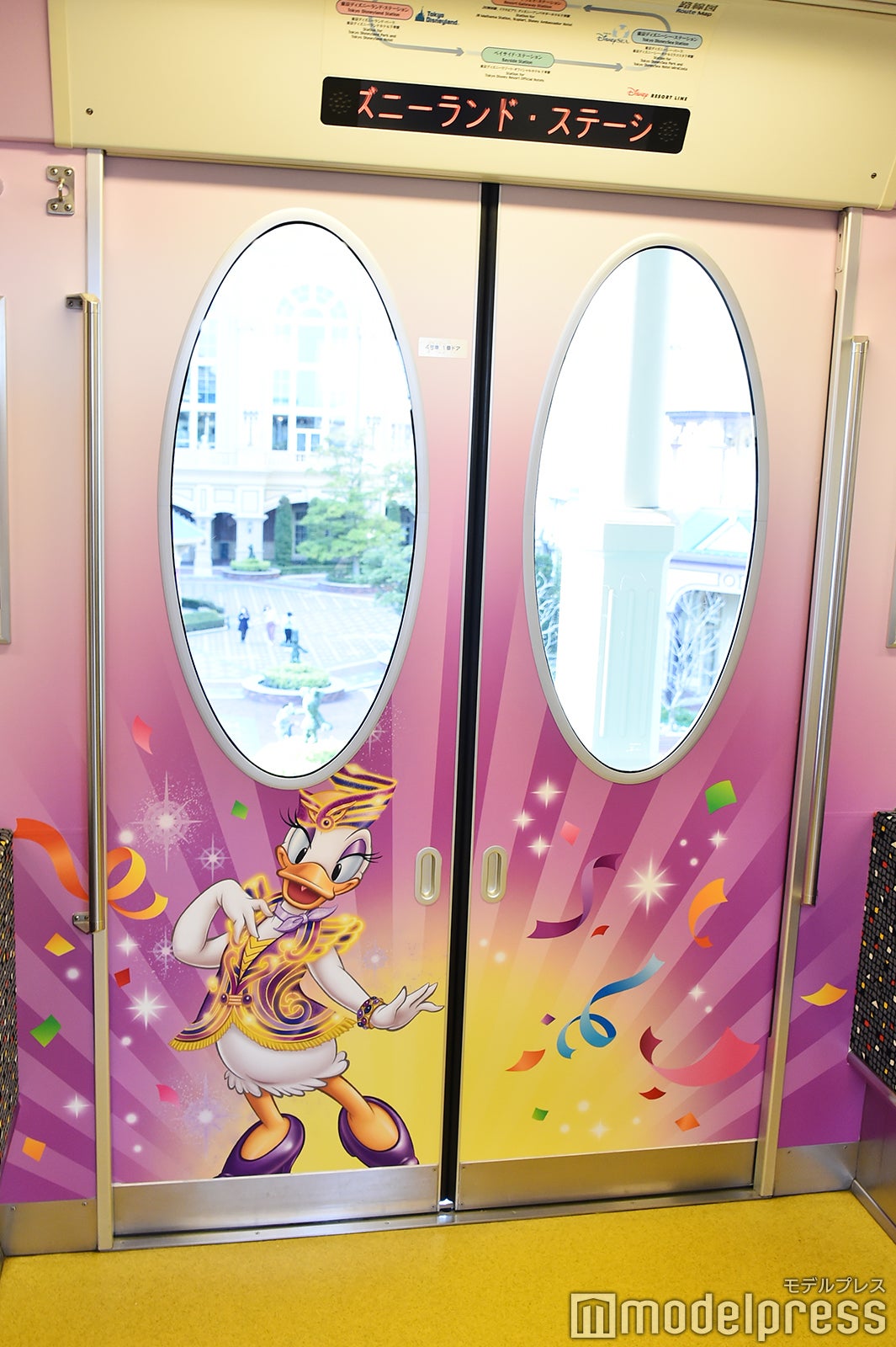 ディズニーリゾートラインも35周年仕様（C）モデルプレス（C）Disney