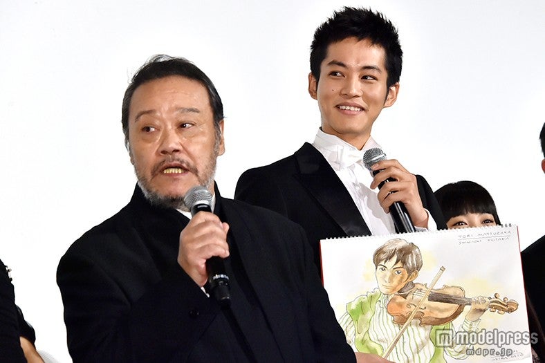 松坂桃李に「映画界を牽引してほしい」“大先輩”からサプライズメッセージ