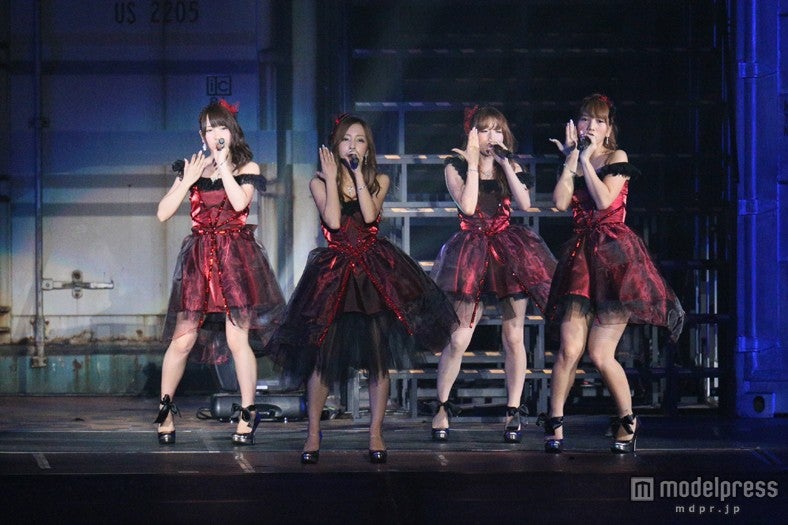 「星の温度」／「AKB48 2013真夏のドームツアー～まだまだ、やらなきゃいけないことがある～」札幌ドーム公演より（C）AKS