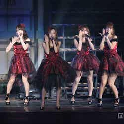 「星の温度」/「AKB48 2013真夏のドームツアー~まだまだ、やらなきゃいけないことがある~」札幌ドーム公演より(C)AKS