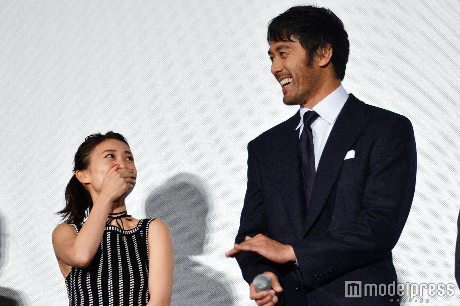 大島優子、阿部寛（C）モデルプレス