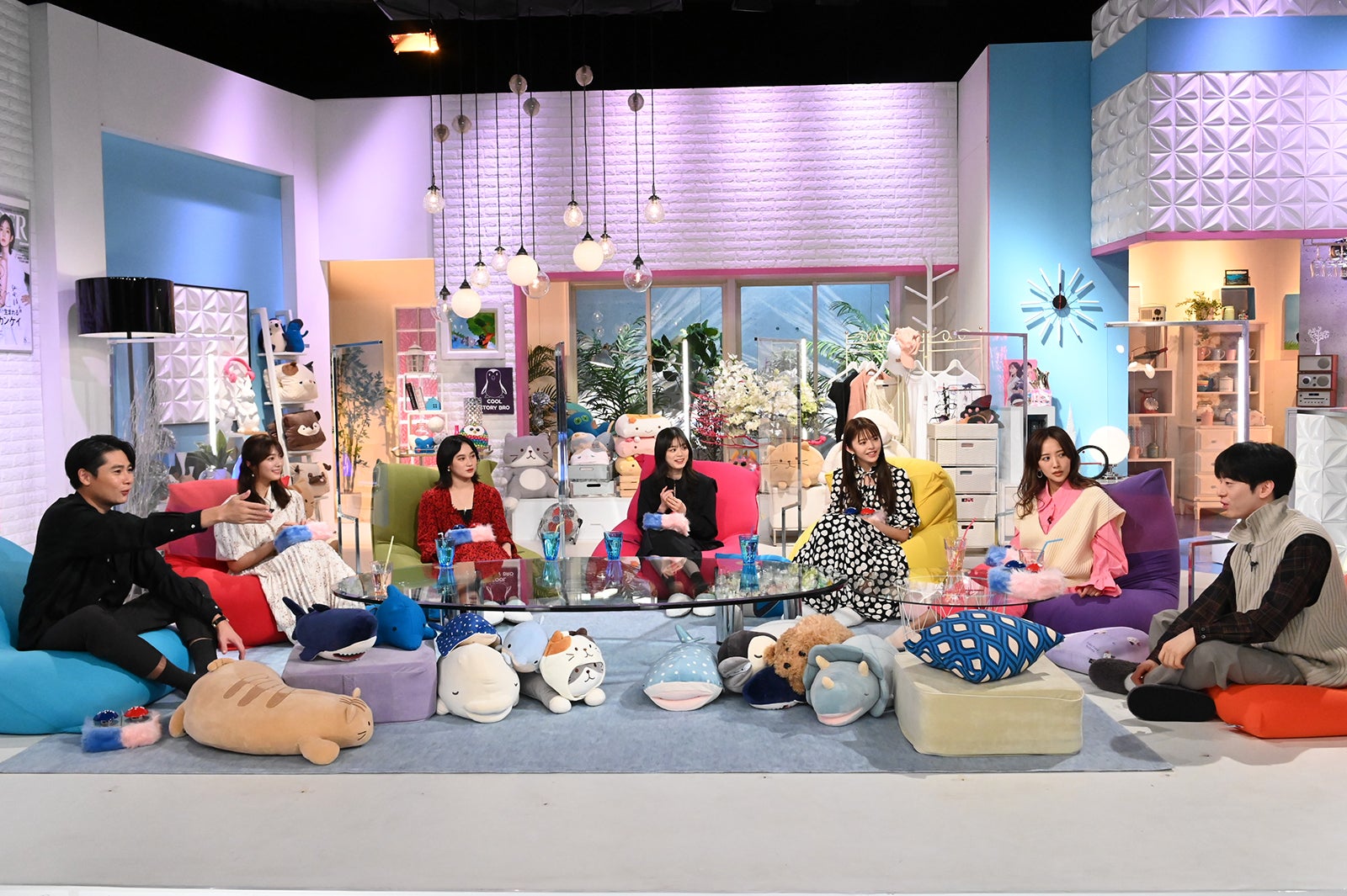 吉村崇、田村保乃、佐々木莉佳子、紺野彩夏、鈴木ゆうか、夏菜、DJ松永 （C）テレビ朝日