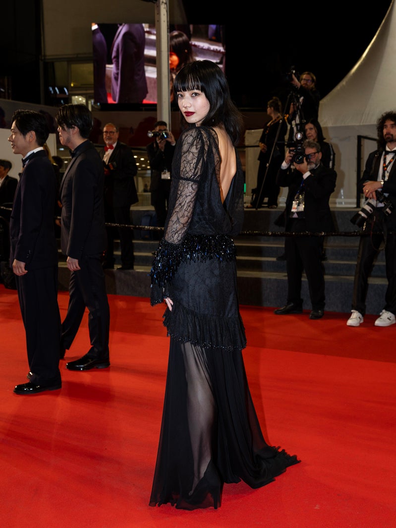 小松菜奈「８番出口」レッドカーペットの様子（C）Kazuko Wakayama