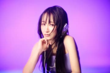 「全方向美少女」でおなじみ乃紫の新曲「メガネを外して」が14日から配信 アニメ「正反対な君と僕」のOP