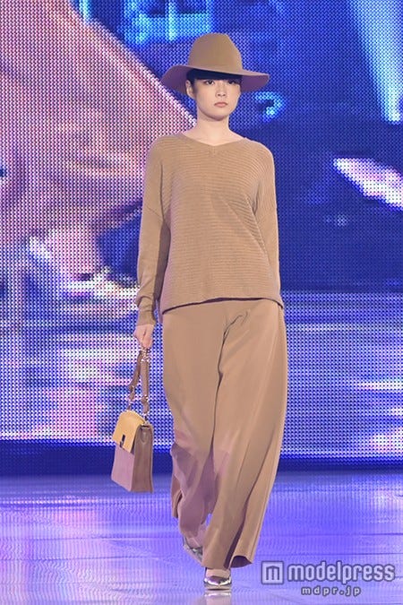 キャメル/秋元梢