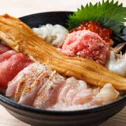かに船・ふくしま海鮮丼ブース_ノドグロ入りふくしま全部のせ8種丼(提供画像)