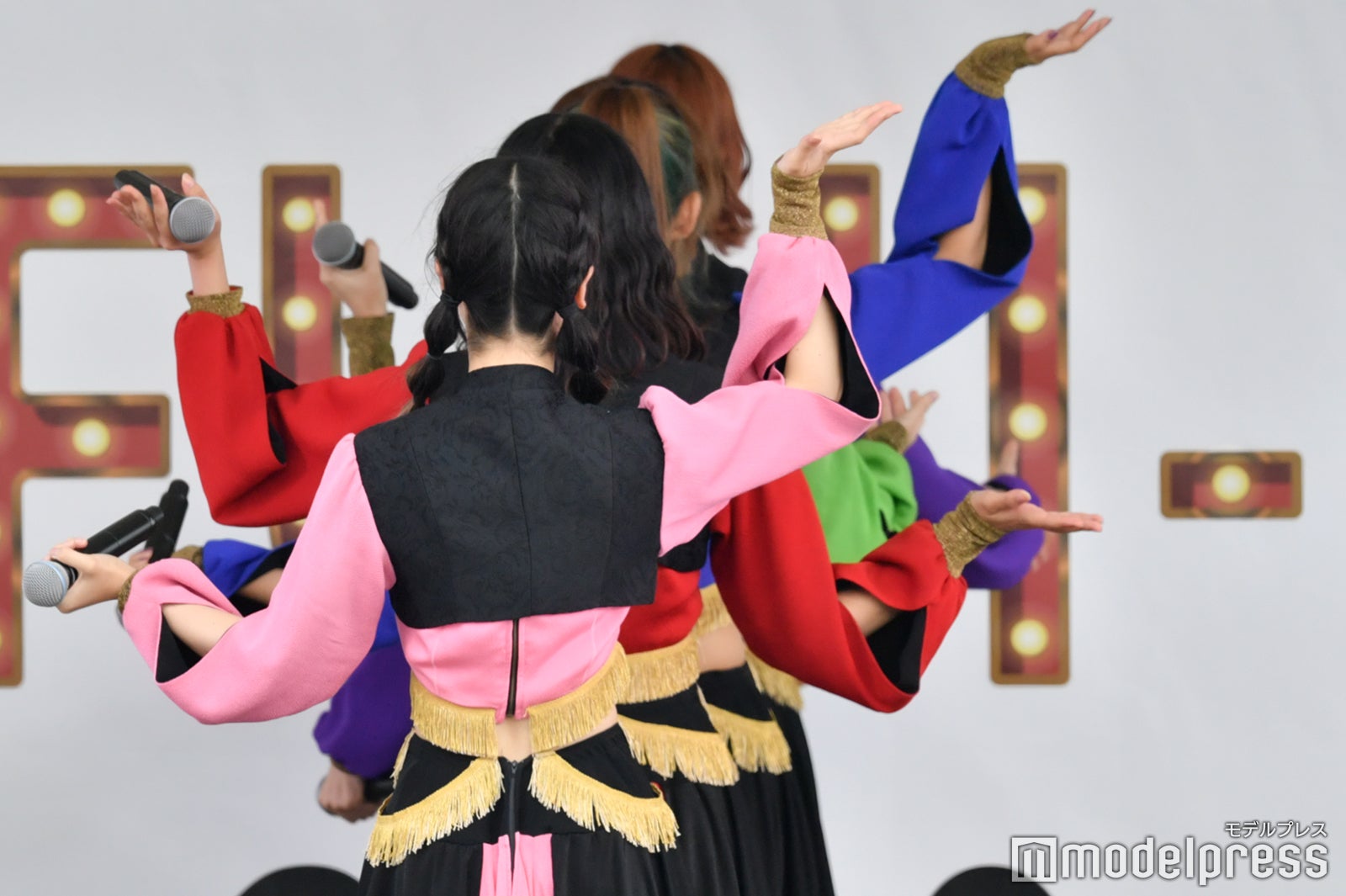 豆柴の大群（C）モデルプレス