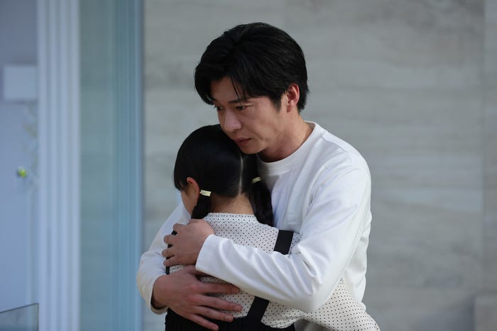 稲垣来泉、田中圭「アンサンブル」第8話(C)日本テレビ