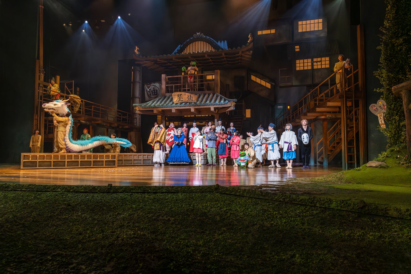 舞台「千と千尋の神隠し」（C）EllieKurttz