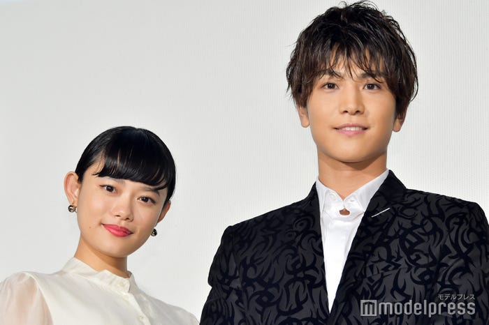 杉咲花・岩田剛典 (C)モデルプレス