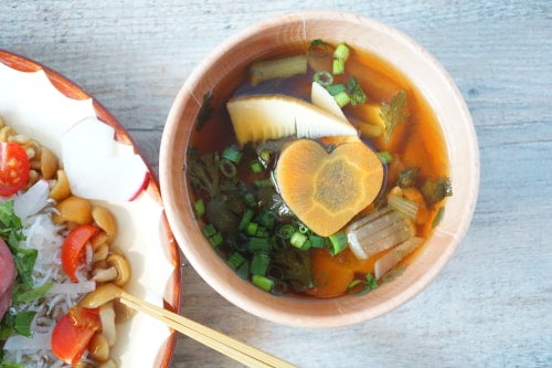 ハート人参のアツアツ味噌汁