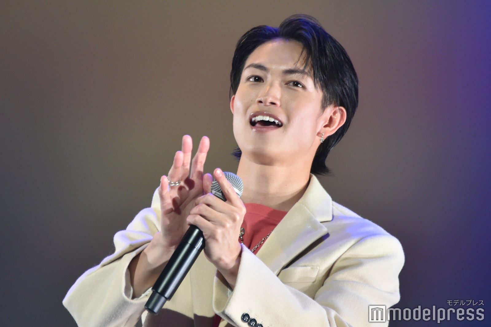 8LOOM楽曲をパフォーマンスする綱啓永「ホミパリ Twenty-2 Birthday Zepp Tour」（C）モデルプレス