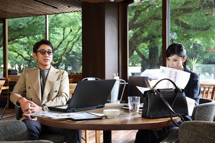 小泉孝太郎、黒木華「ザ・ロイヤルファミリー」 第1話(C)TBS